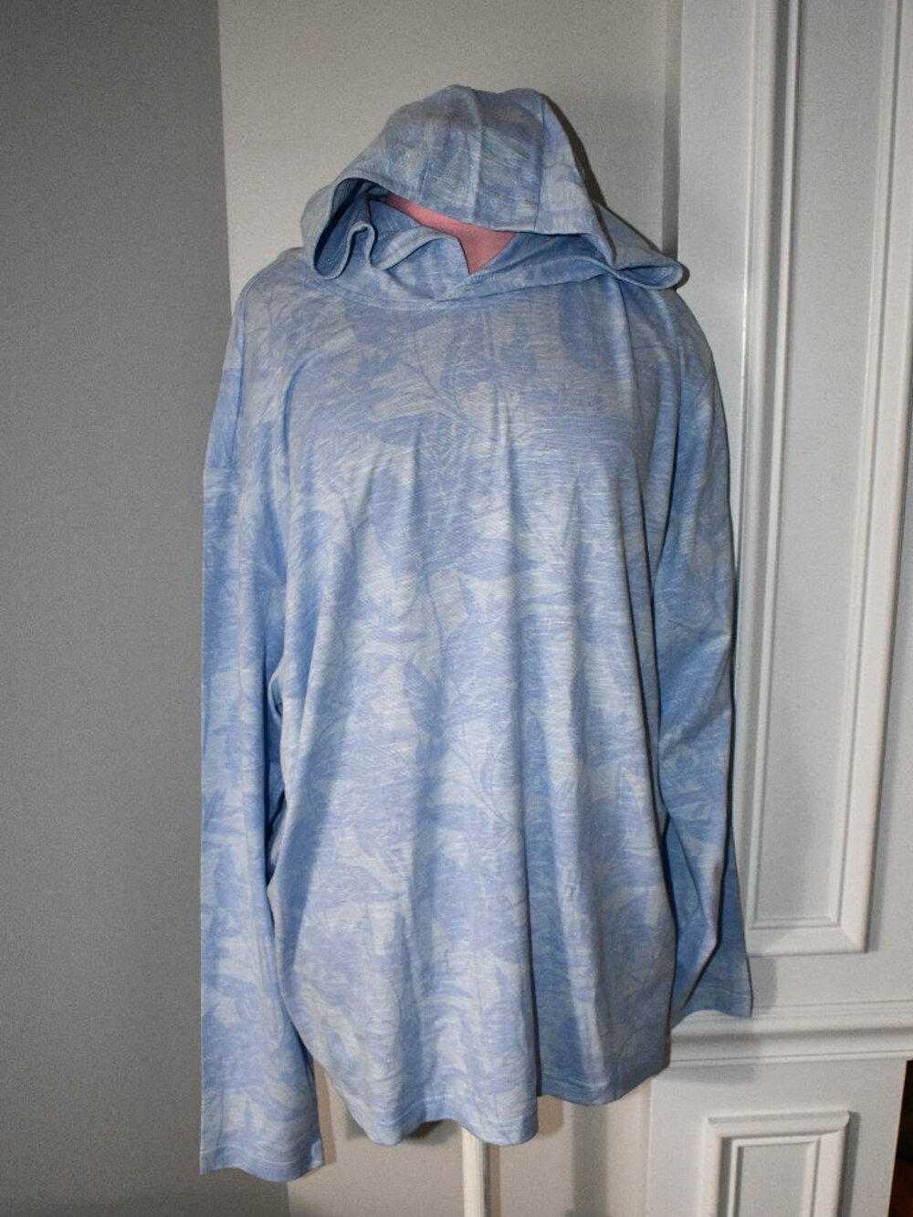 Caribbean Floral Print Hoodie in Light Periwinkle Size: LARGE #S65KC410 NWT